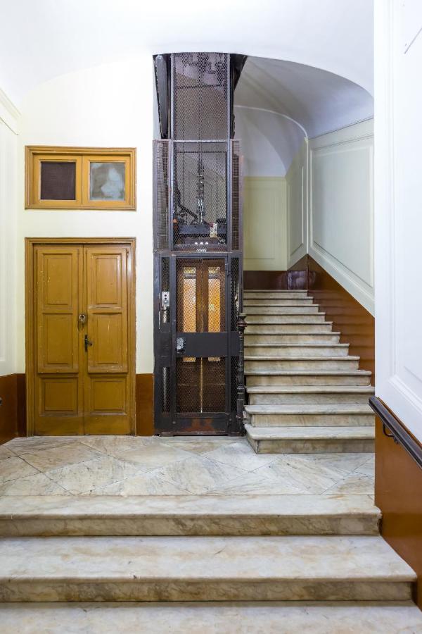 Rettifilo Family Apartment By Wonderful Italy Nápoly Kültér fotó